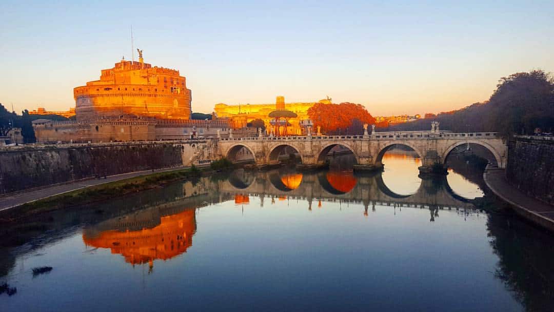 There was some nice sunset colors in Rome Italy at the bridg