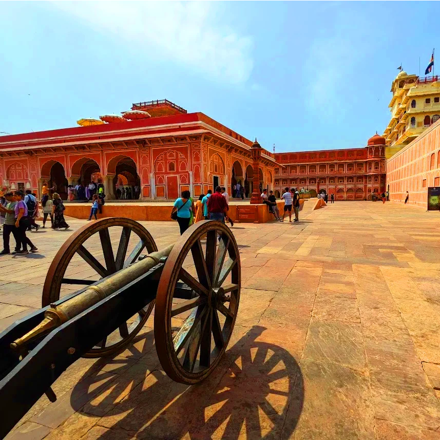 City Palace is a sprawling complex of palaces, gardens, and courtyards. It is the former residence of the Maharaja of Jaipur cannon (1)