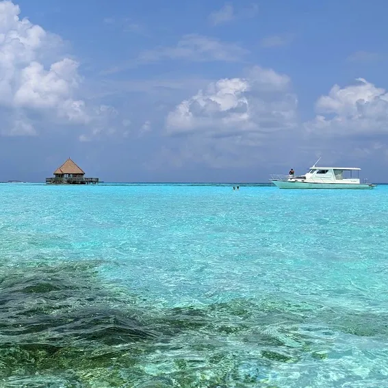 Maldives - Islands boat and bungalow