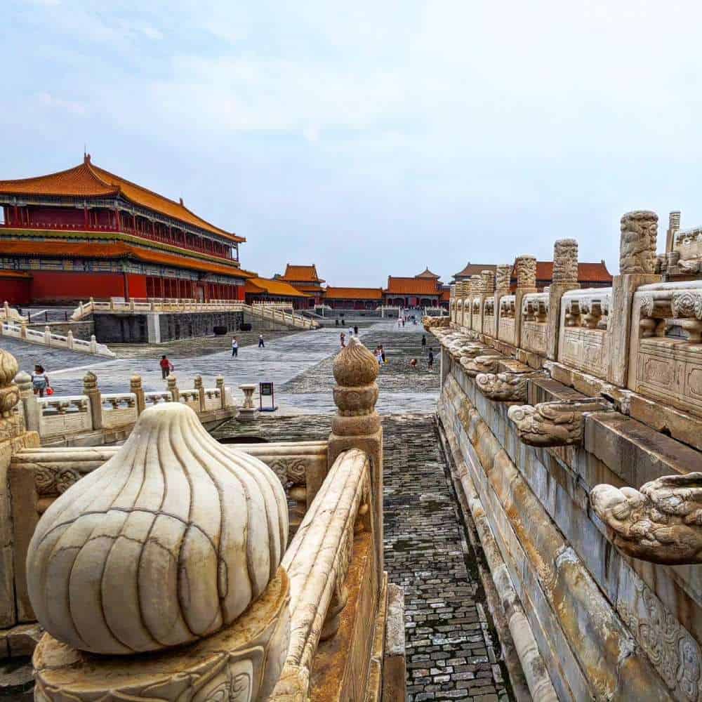 The Forbidden City is the imperial palace complex in the center of the Imperial City in Beijing, dragons (1)